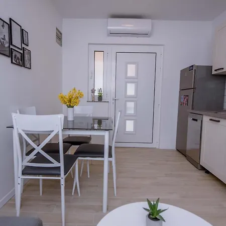 Una, - Trogir Poljica (Trogir)